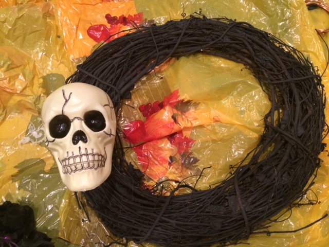 Attach Skull to Wreath