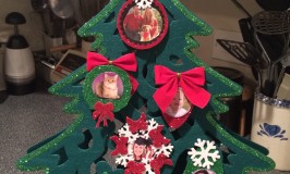 How to Make a DIY Photo Tree for Christmas